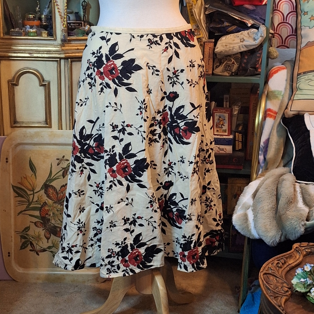 Hugo Buscati Cream Flare Skirt With Black And Rose Red Floral Embroidery Size 8